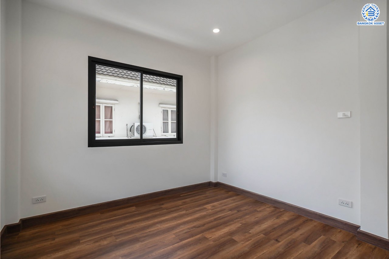 บ้านมือสองตกแต่งใหม่ โครงการ ชัยพฤกษ์ ทวีวัฒนา แบรนด์ LH เนื้อที่ 51 ตร.ว. ตอบโจทย์ทุกการอยู่อาศัย ด้วยฟังก์ชัน 3 ห้องนอน 2 ห้องน้ำ 1 ที่จอดรถ บนทำเลศักยภาพ เชื่อมต่อทางคู่ขนานลอยฟ้าบรมราชชนนี ใกล้ ม.มหิดล และเซ็นทรัลศาลายา